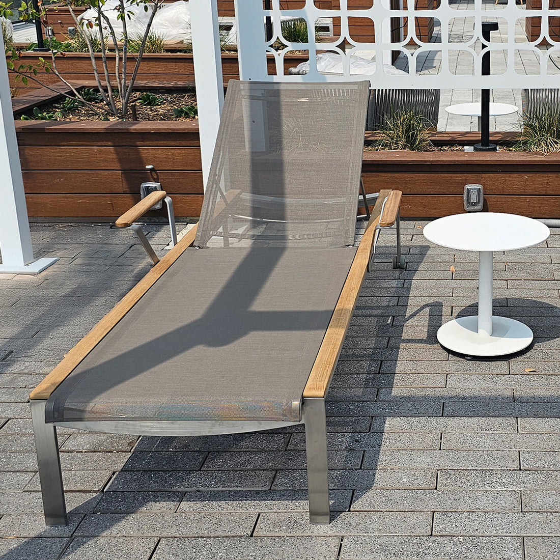 18" Razor Aluminum Patio Table
