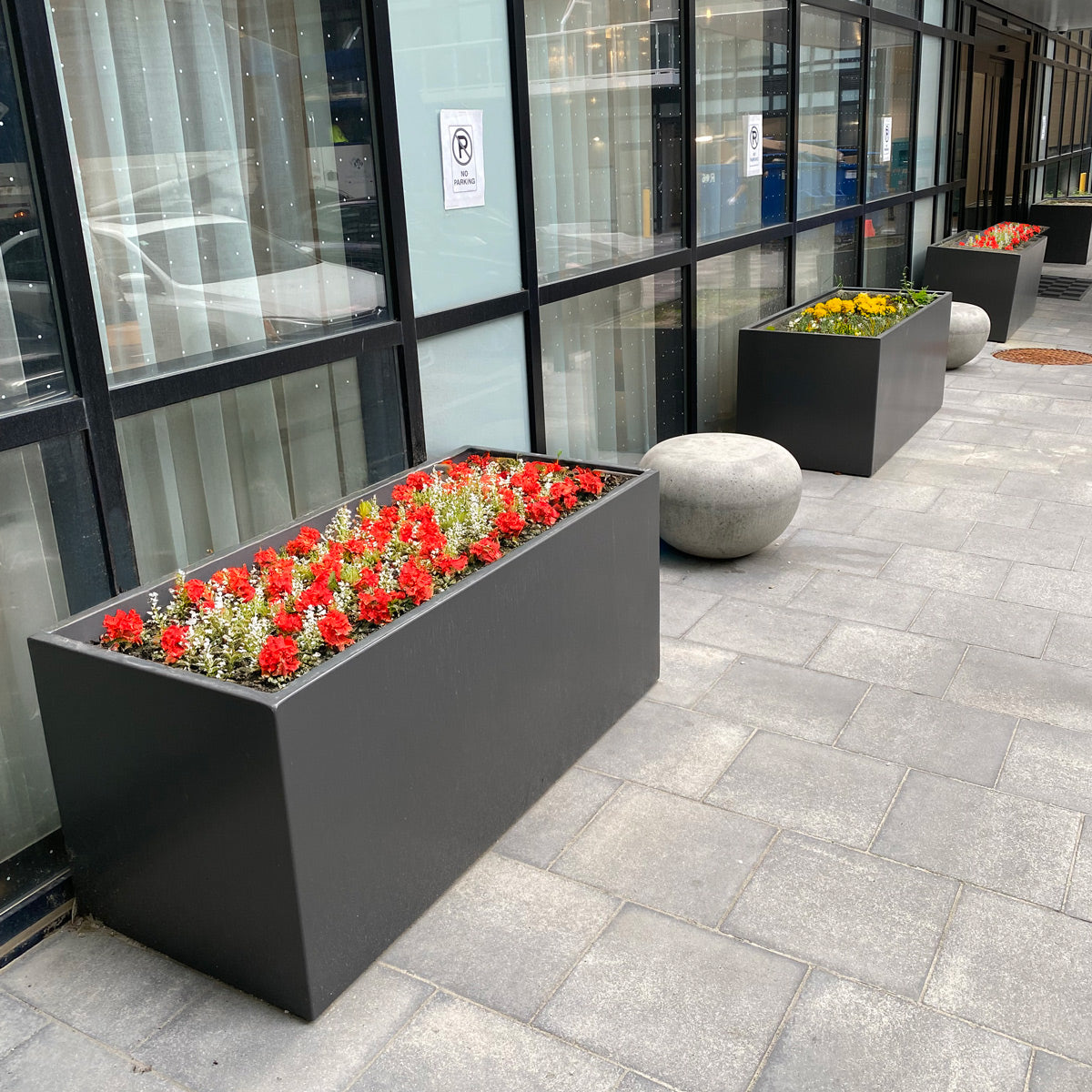 Urban Aluminum Planter w/Alum. liner, 15" x 60" x 30" high