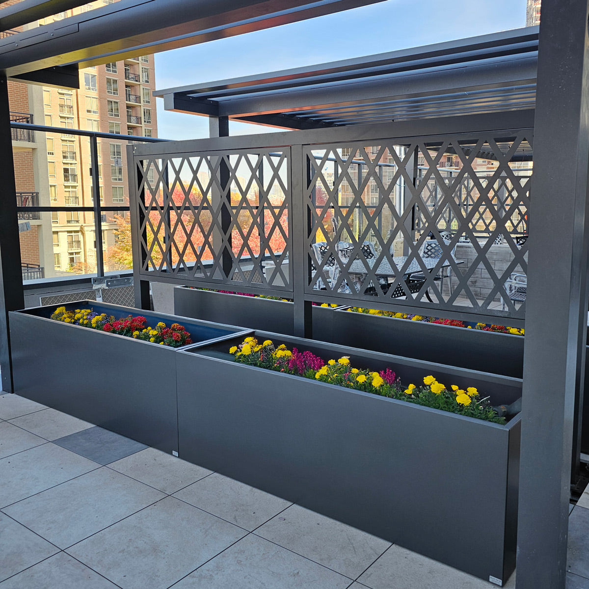 Urban 79" Planter w/Alum. Liner