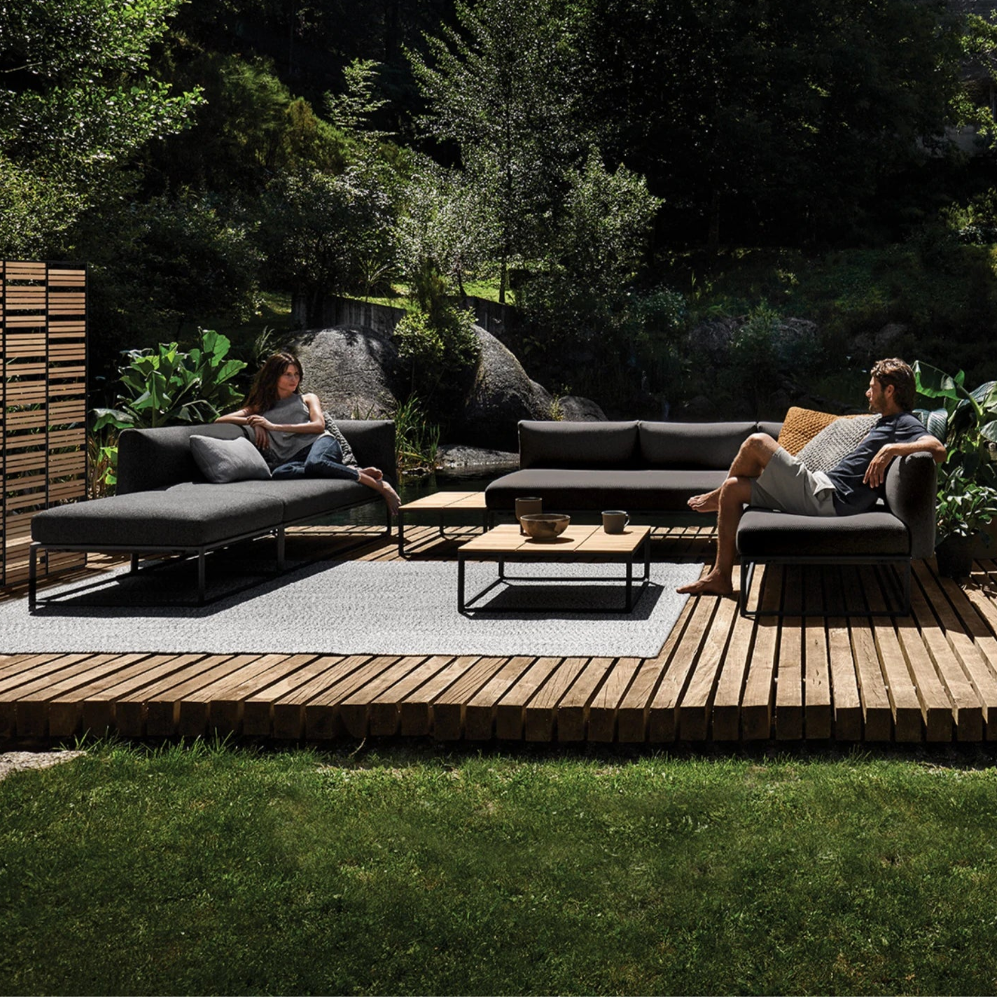 Gloster Maya Lounge Coffee Table 29.5 x 29.5'