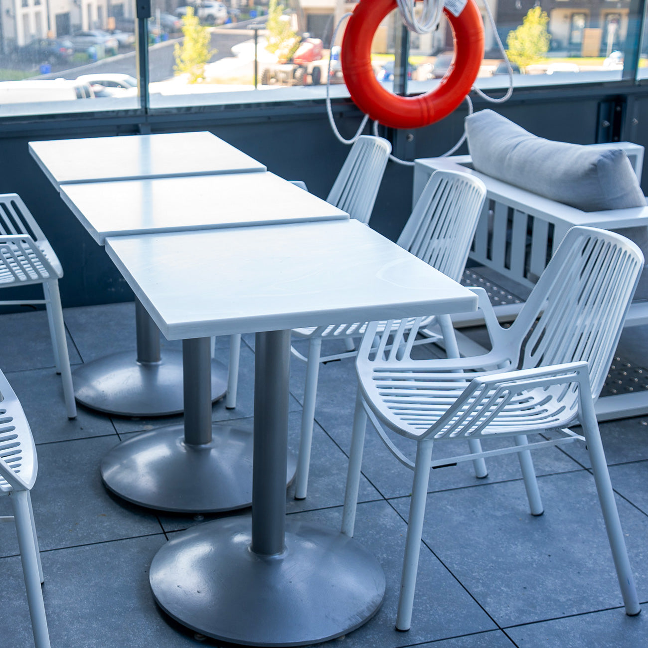 Venti Café Arm Chair with Leg Braces