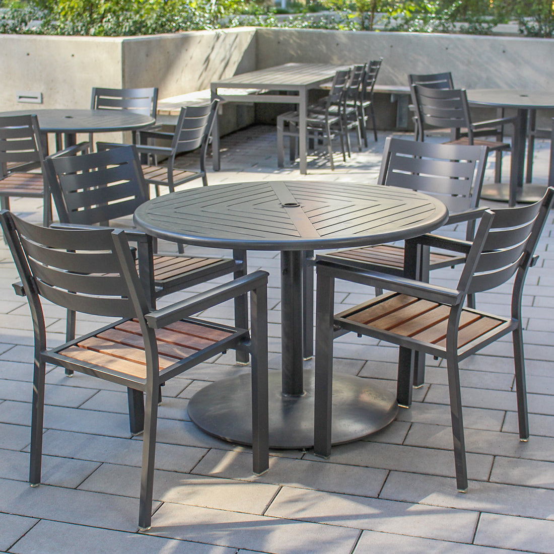Java Aluminum Slat Table, 36" Dia