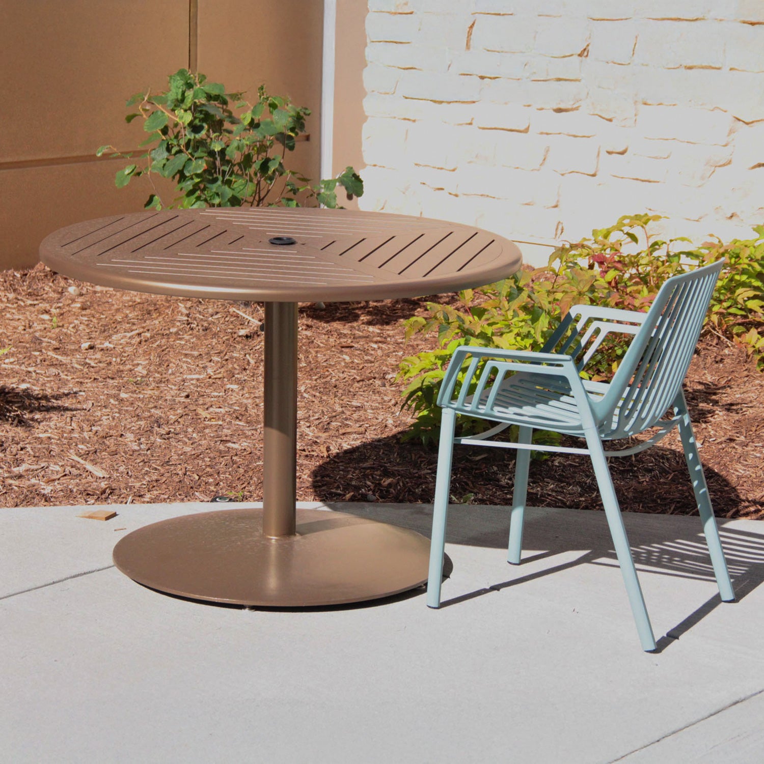 Java Aluminum Slat Table, 42" Dia