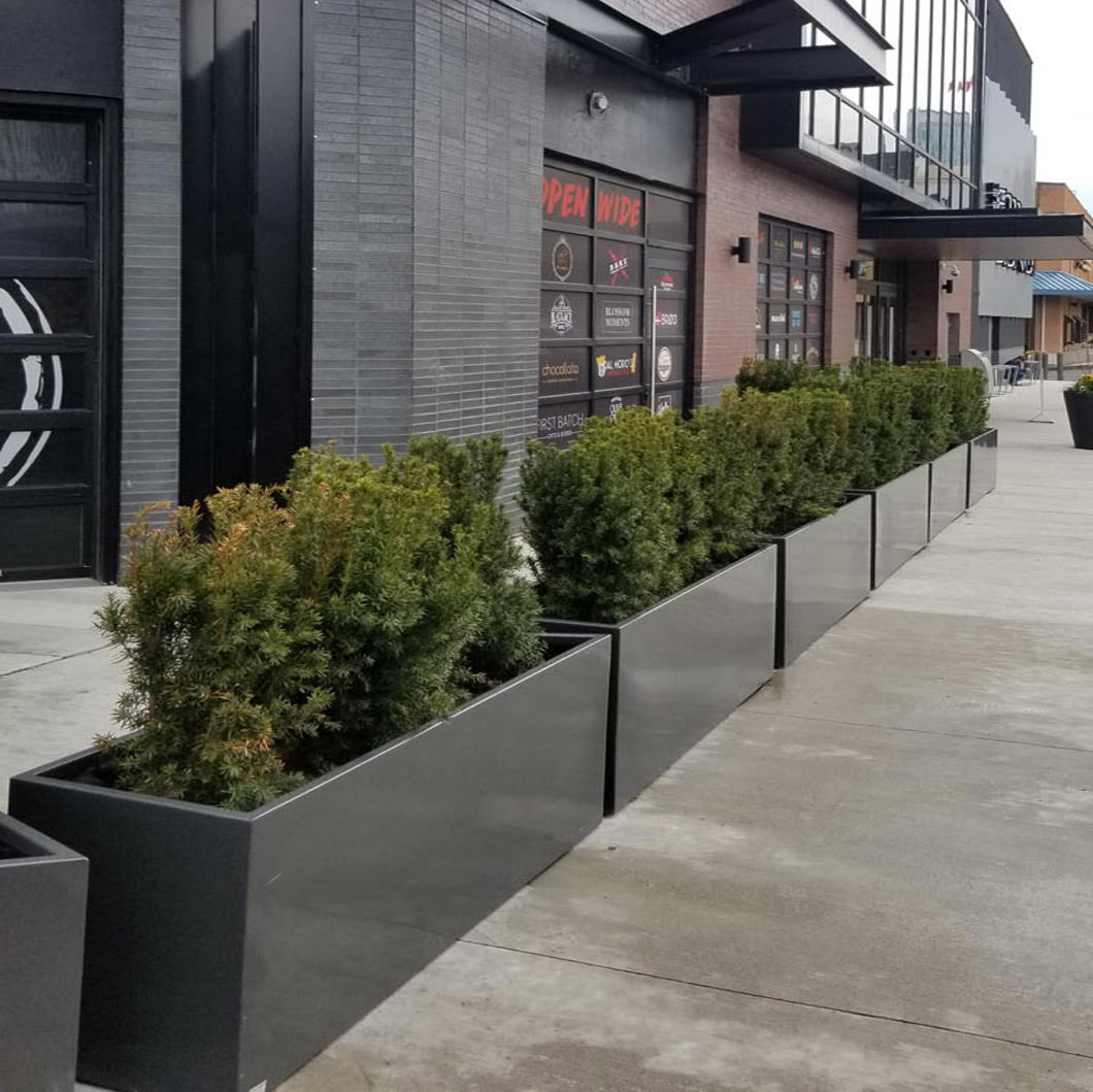 Urban Aluminum Planter w/Alum. Liner, 26" W x 60" L x 26" High